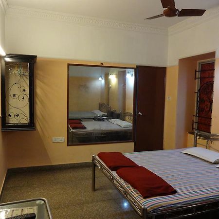 Central Guest House Колката Екстериор снимка