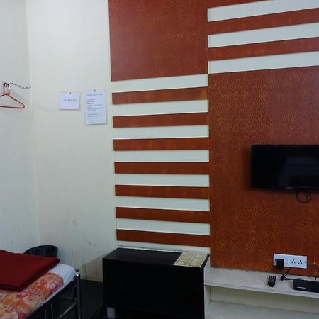 Central Guest House Колката Екстериор снимка