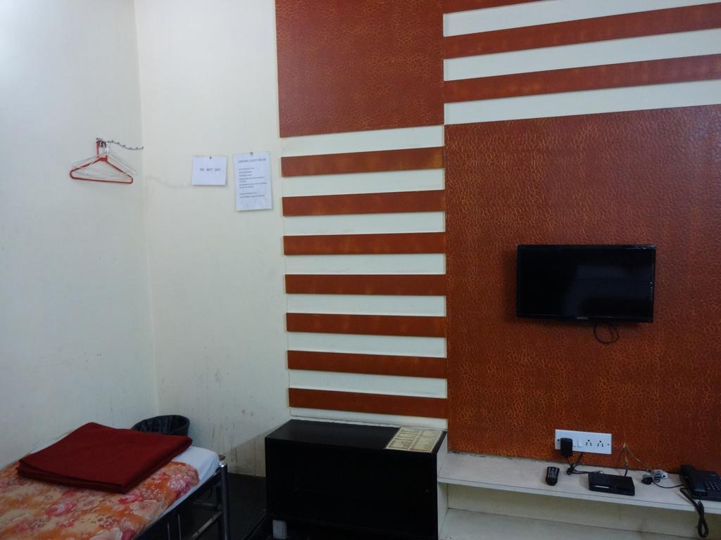 Central Guest House Колката Екстериор снимка