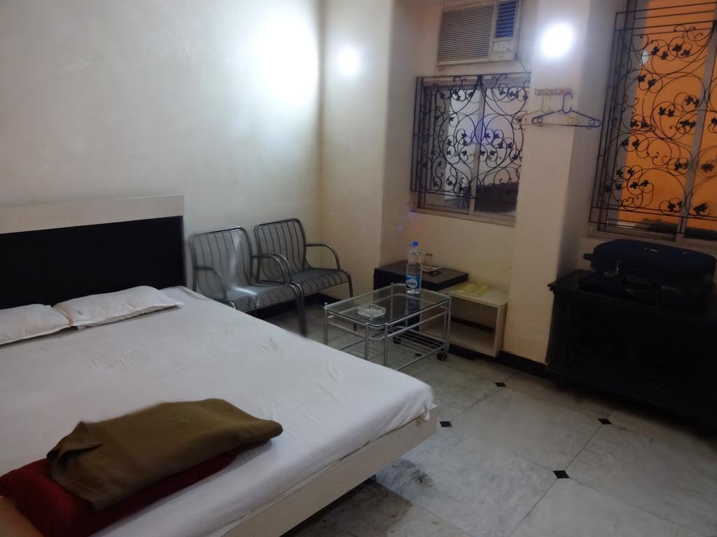 Central Guest House Колката Екстериор снимка